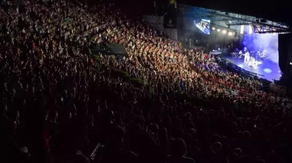 Ajda Pekkan 79 Yaşında, Harbiye Açıkhavada 45 Şarkı Söyledi: Göz Dolduran Performans