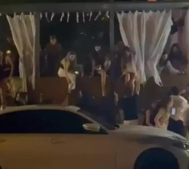 Çeşmedeki Eğlence Mekanında Kanlı Olay: Ezgi Molanın Eski Eşi Mustafa Aksakallı Vuruldu