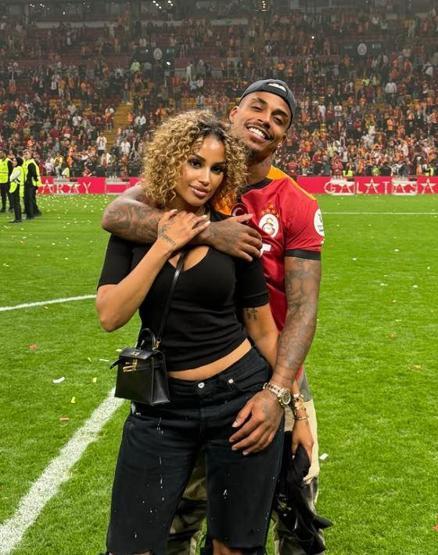 Galatasarayın yıldızı Mario Leminanın büyük aşkı Fanny Neguesha tarzıyla görenleri büyüledi: SENİ SEVİYORUZ YENGE