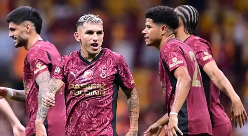 Galatasarayın yıldızı Mario Leminanın büyük aşkı Fanny Neguesha tarzıyla görenleri büyüledi: SENİ SEVİYORUZ YENGE