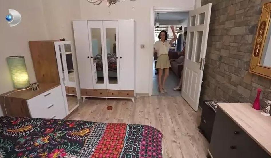 Ünlü Şarkıcı Evinin Kapılarını İlk Kez Açtı: Manzara İçin Bu Evde Oturuyorum