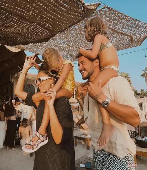 Pelin Akille 8 Yıllık Evliliğini Noktalamıştı Anıl Altandan Tatil Paylaşımları