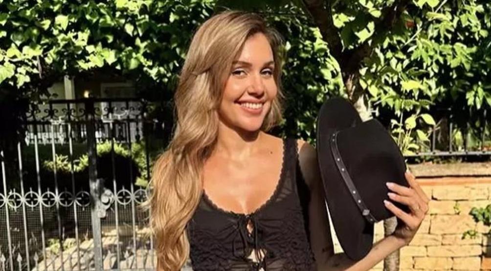 Berfu Yenenler Sanal Medyada Gelen Yorumla Gündeme Geldi: Sana Ne Be