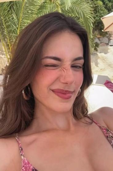 Eşref Rüya’nın Afra’sı, Tatilin Tadını Çıkarıyor Bikinili Pozları Sanal Medyayı Salladı