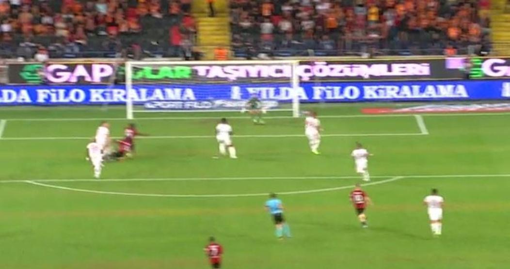 Gaziantep FK - Galatasaray maçının tartışmalı pozisyonları incelendi Penaltı kararı doğru mu