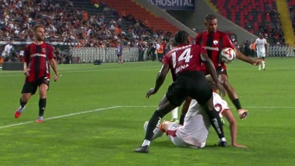 Gaziantep FK - Galatasaray maçının tartışmalı pozisyonları incelendi Penaltı kararı doğru mu