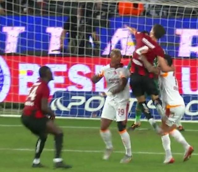 Gaziantep FK - Galatasaray maçının tartışmalı pozisyonları incelendi Penaltı kararı doğru mu