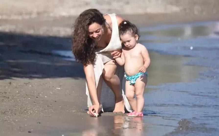 Azra Akın: 43 Yaşındayım Ve Hiçbir Yerimde Estetik Yok