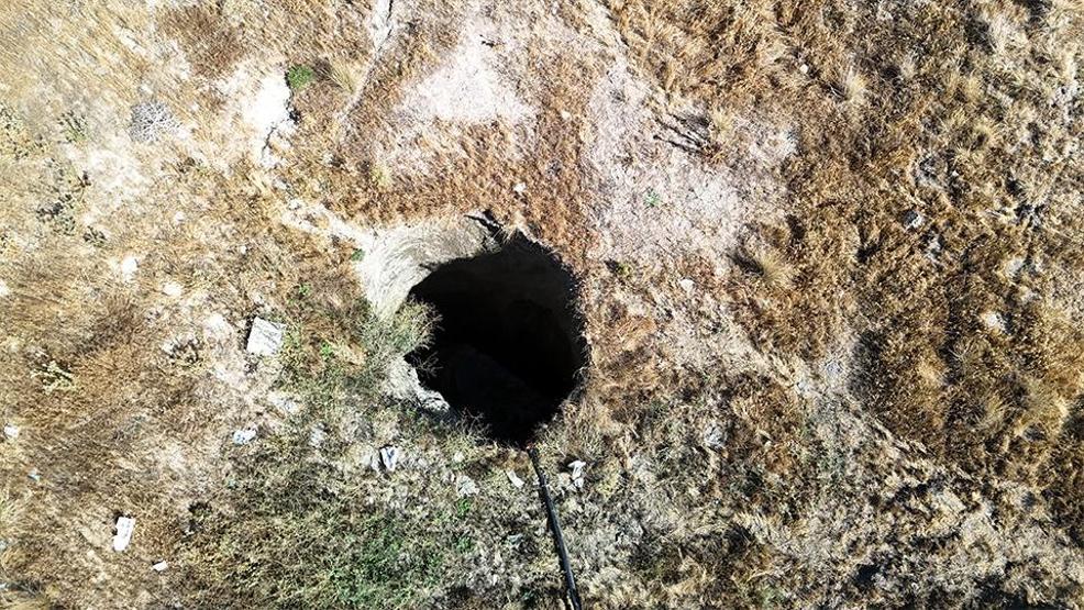Balıkesir depremi Eskişehir’de iz bıraktı: Tarım arazisinde dev obruk oluştu