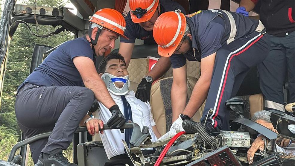 Boluda feci kaza: 1 kişi hayatını kaybetti, 10 kişi yaralandı