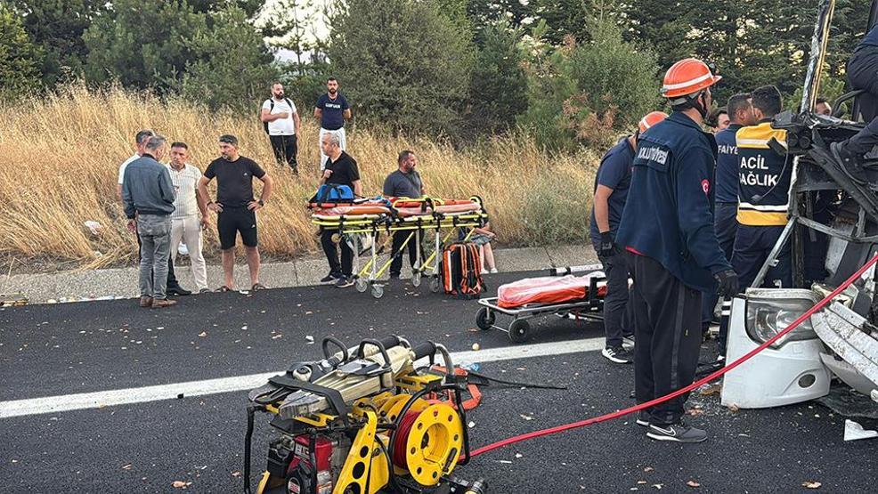 Boluda feci kaza: 1 kişi hayatını kaybetti, 10 kişi yaralandı