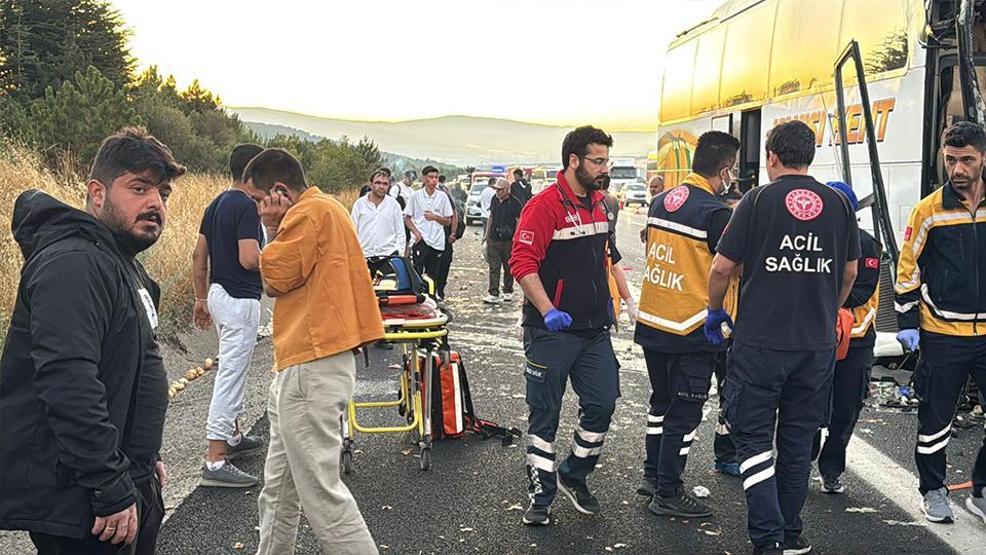 Boluda feci kaza: 1 kişi hayatını kaybetti, 10 kişi yaralandı