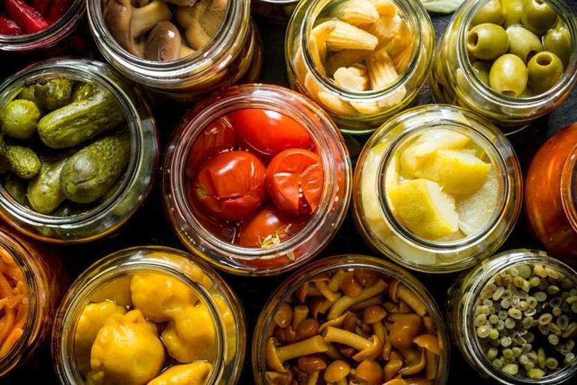 GÜNDE 2 KAŞIK TÜKETİN BAĞIRSAKLARIN Doğal Şifası Kanser, Kabızlık, İshal, Zararlı Bakteri Ne Varsa Uzaklaştırıyor... Vücutta Biriken Ağır Metalleri Söküp Atıyor Turşunun 8 Faydası... Ev Yapımı Turşu Tarifi