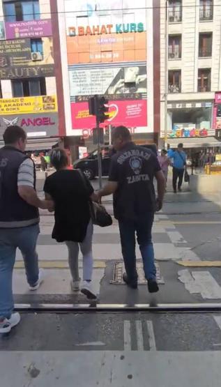 Dilenci değil yürüyen ATM Üzerinden çıkan paranın miktarı şoke etti