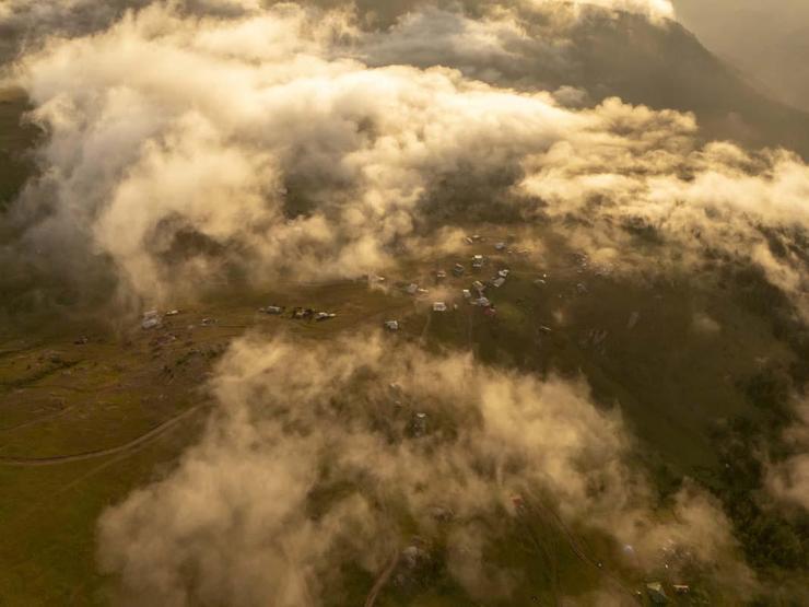 Maçka yaylalarında bulutların arasında gün batımı
