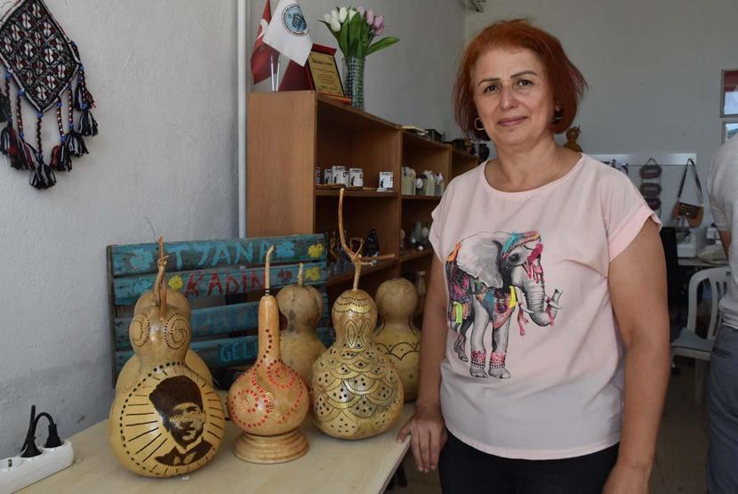 Atık malzemeleri süs eşyalarına dönüştürüyorlar