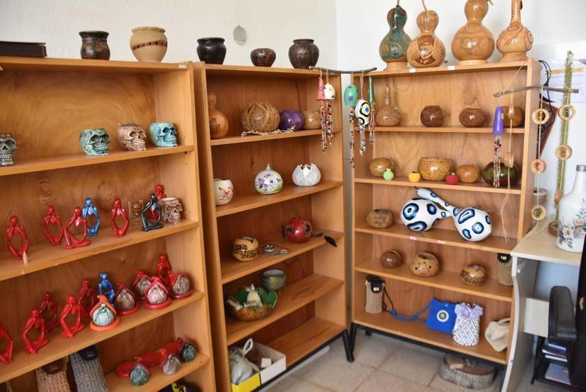 Atık malzemeleri süs eşyalarına dönüştürüyorlar