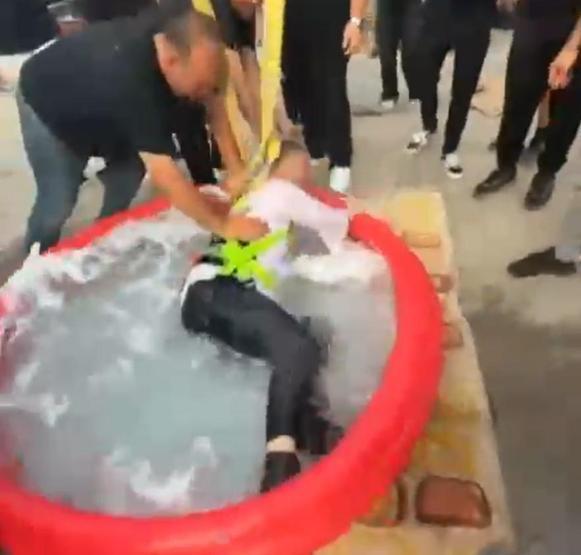 Eğlence mi işkence mi Damadı vinçle kaldırıp çiftetelli oynattılar