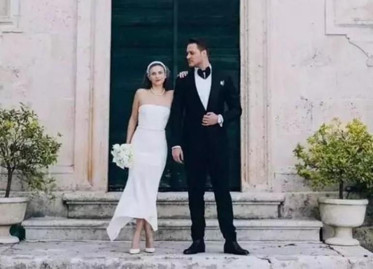 Burak Çelik ve Oğlu ‘Aslan’dan Yeni Poz: Babalık Heyecanı Devam Ediyor