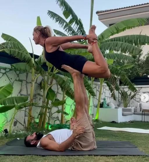 Pınar Altuğun Yoga Paylaşımına Yorum Yağdı: Yağmur Bey Kıskanmıyor Mu