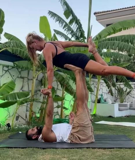 Pınar Altuğun Yoga Paylaşımına Yorum Yağdı: Yağmur Bey Kıskanmıyor Mu