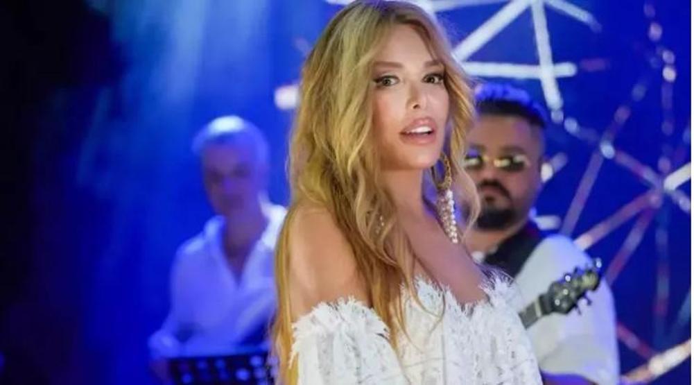 Ajda Pekkan’ın Şaşırtıcı İmaj Değişikliği: Yeni Fotoğraflarına Büyüleyici Yorumlar