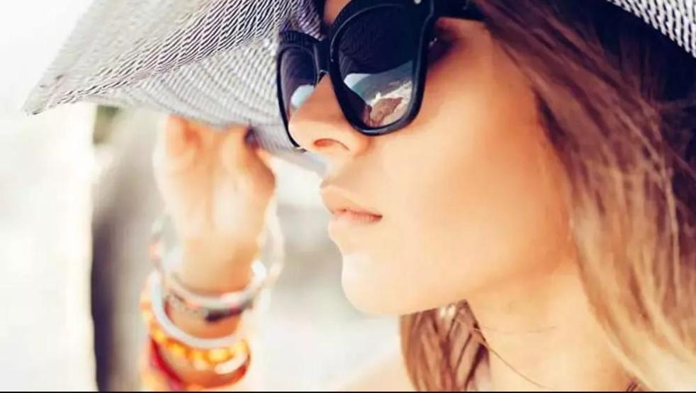 Koyu Camlı Güneş Gözlükleri Göz Sağlığınızı Tehdit Ediyor: Gerçekten Koruyor mu