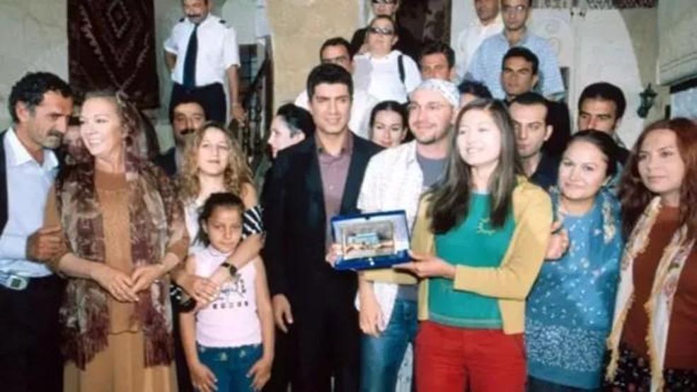 Asmalı Konak Oyuncuları Çeyrek Asır Sonra Bir Araya Geldi: Zamanı Büktük