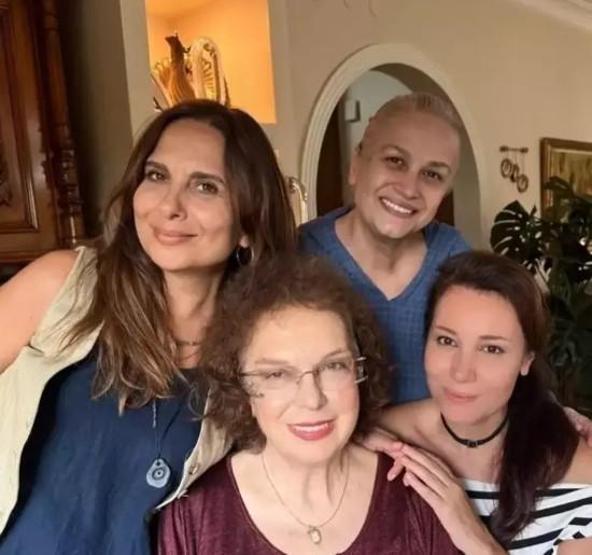 Asmalı Konak Oyuncuları Çeyrek Asır Sonra Bir Araya Geldi: Zamanı Büktük