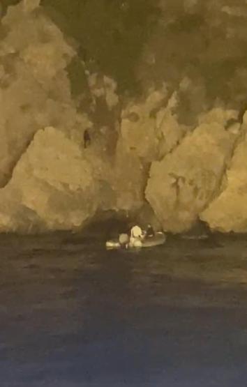 Muğlada 12 saat sonra gelen mucize Kayalıklara tırmanarak hayatta kalma mücadelesi: İHA ile tespit edildiler