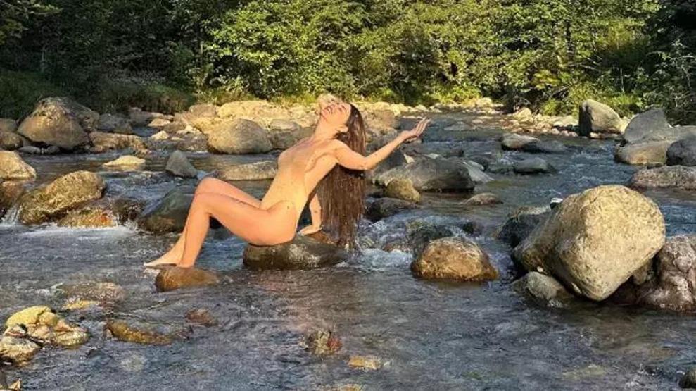 Simge Sağın Kendisini Serin Sulara Bıraktı Doğal Hali Dikkat Çekti