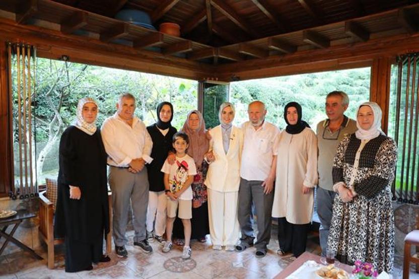 Bakan Göktaş Rize’de 63 yıllık evli Kanbur çiftine misafir oldu