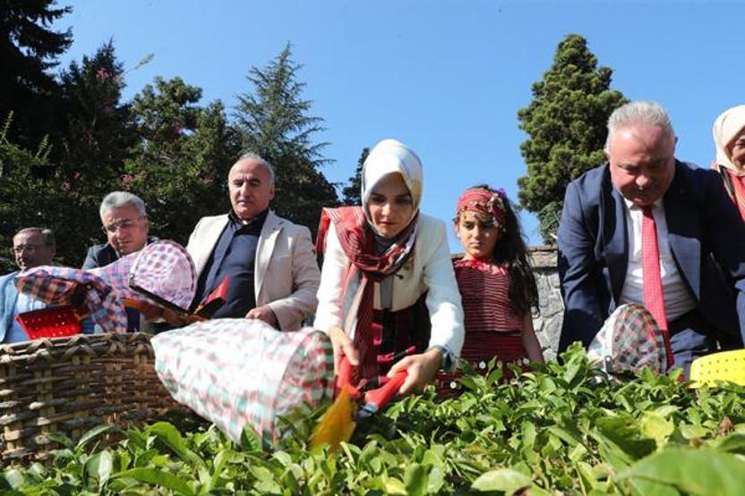 Bakan Göktaş Rize’de 63 yıllık evli Kanbur çiftine misafir oldu