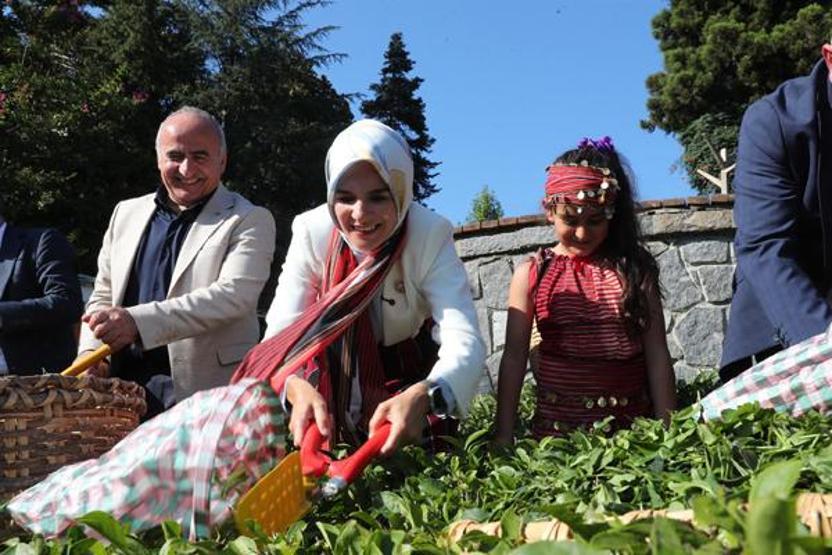 Bakan Göktaş Rize’de 63 yıllık evli Kanbur çiftine misafir oldu