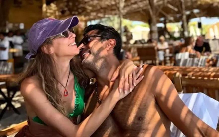 Sinem Kobal, Bikiniyle Tatil Pozu Paylaştı Mükemmel Fiziğiyle Büyüledi