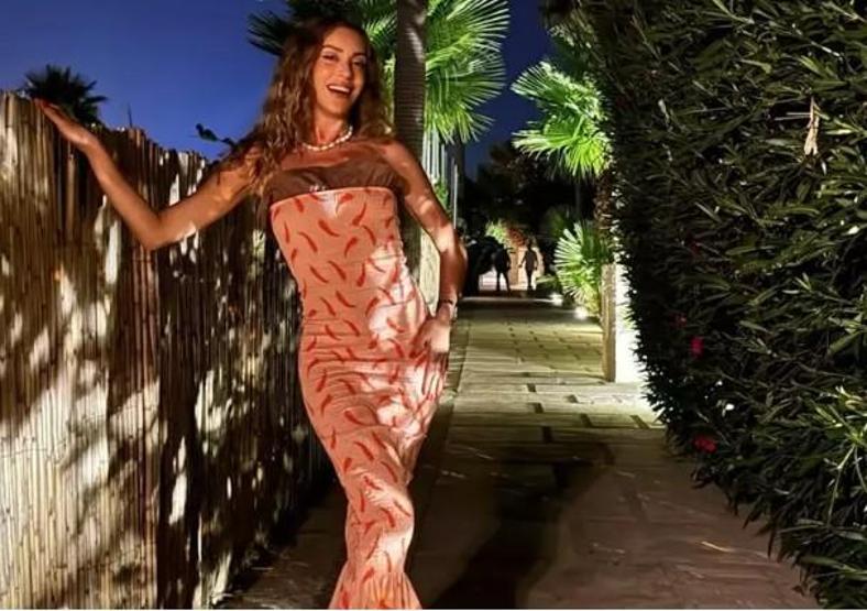 Sinem Kobal, Bikiniyle Tatil Pozu Paylaştı Mükemmel Fiziğiyle Büyüledi