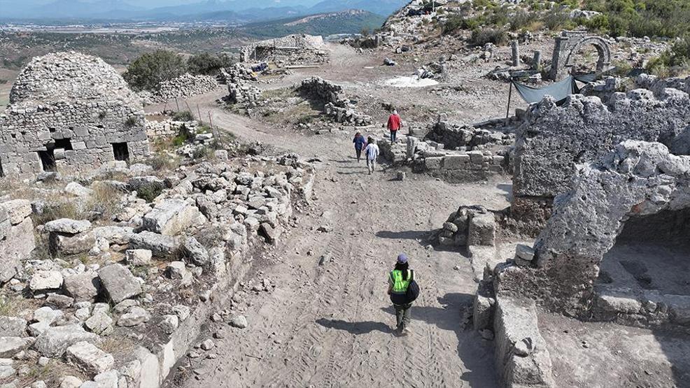 6 MEDENİYETLİK SIR Helenistik’ten Osmanlı’ya: Sillyon’un gizemli ana caddesi keşfedildi