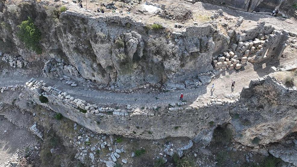 6 MEDENİYETLİK SIR Helenistik’ten Osmanlı’ya: Sillyon’un gizemli ana caddesi keşfedildi