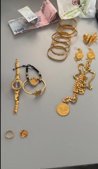 Çöpün yanında bulduğu 1,6 milyon liralık altını polise teslim etti