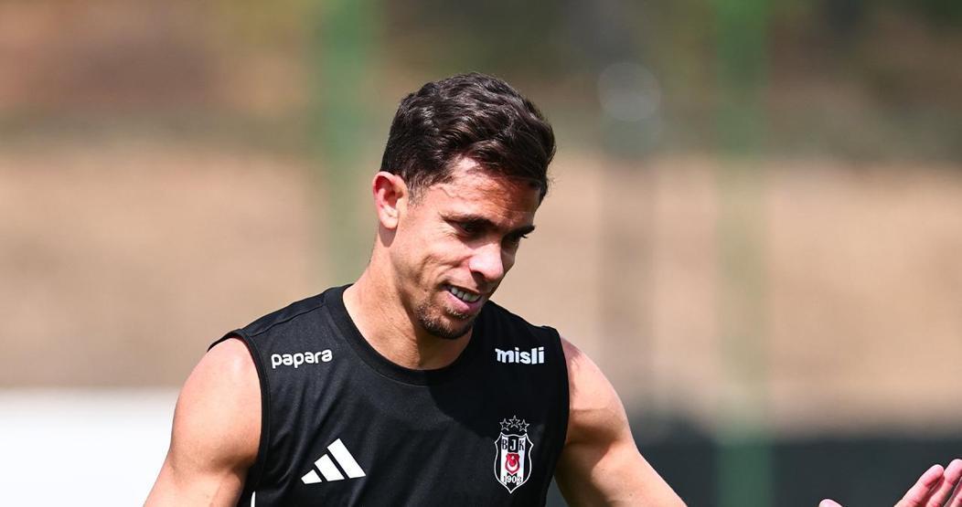 Beşiktaşta yıldız oyuncunun bileti kesildi Yollar ayrılıyor...