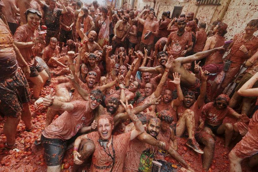 İspanya Sokakları Kırmızıya Döndü: 120 Ton Domates Havada Uçuştu 80 Yıllık Kavga, Nasıl Geleneğe Dönüştü La Tomatina’dan Görüntüler...