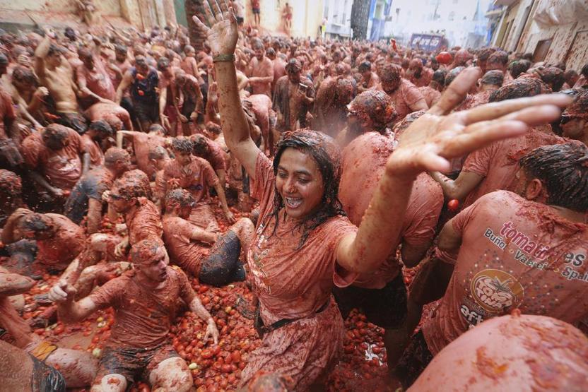 İspanya Sokakları Kırmızıya Döndü: 120 Ton Domates Havada Uçuştu 80 Yıllık Kavga, Nasıl Geleneğe Dönüştü La Tomatina’dan Görüntüler...