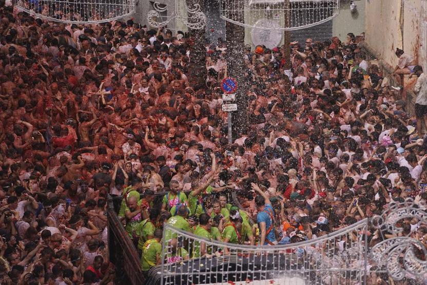 İspanya Sokakları Kırmızıya Döndü: 120 Ton Domates Havada Uçuştu 80 Yıllık Kavga, Nasıl Geleneğe Dönüştü La Tomatina’dan Görüntüler...