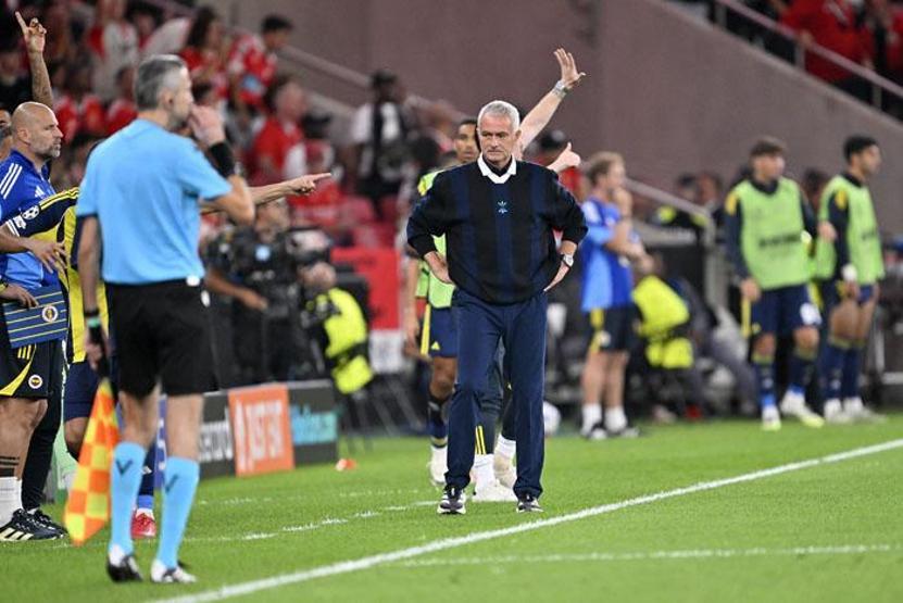 Benfica maçının ardından olay sözler: Gözün aydın Mourinho | Böyle yırtamaz