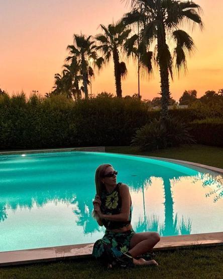 Kim der ki 2 çocuk annesi Kenan İmirzalıoğlunun güzeller güzeli eşi Sinem Kobal fit haliyle dikkat çekti