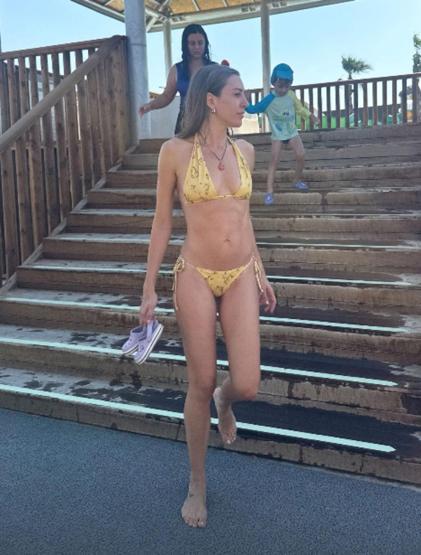 Kim der ki 2 çocuk annesi Kenan İmirzalıoğlunun güzeller güzeli eşi Sinem Kobal fit haliyle dikkat çekti