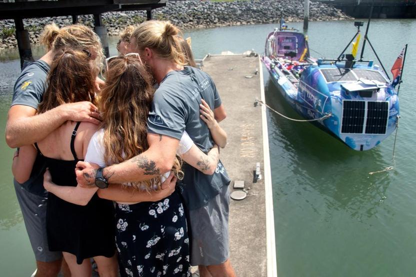 Üç İskoç kardeş tarihe geçti: 139 gün durmaksızın kürek çekerek Pasifik’i aştılar