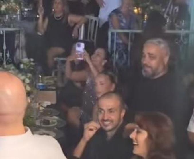 Haziranda boşanmışlardı Ezgi Mola ve Mustafa Aksakallı beraber görüntülendi