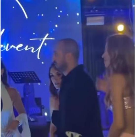 Haziranda boşanmışlardı Ezgi Mola ve Mustafa Aksakallı beraber görüntülendi