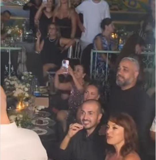 Haziranda boşanmışlardı Ezgi Mola ve Mustafa Aksakallı beraber görüntülendi
